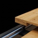 zblizenie mechanizmu rozsuwania stołu fotorealistyczna wizualizacja stołu